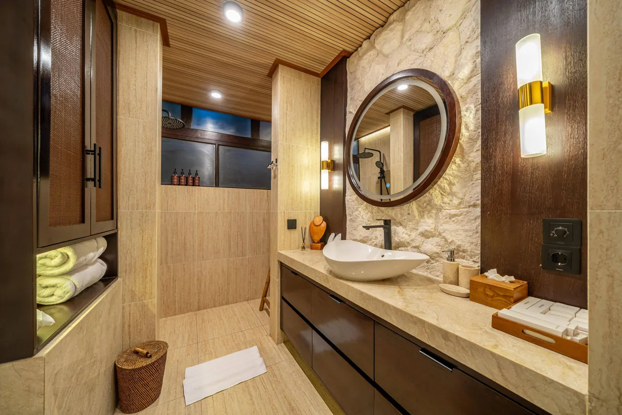 Ubud EcoHouse — Bathroom