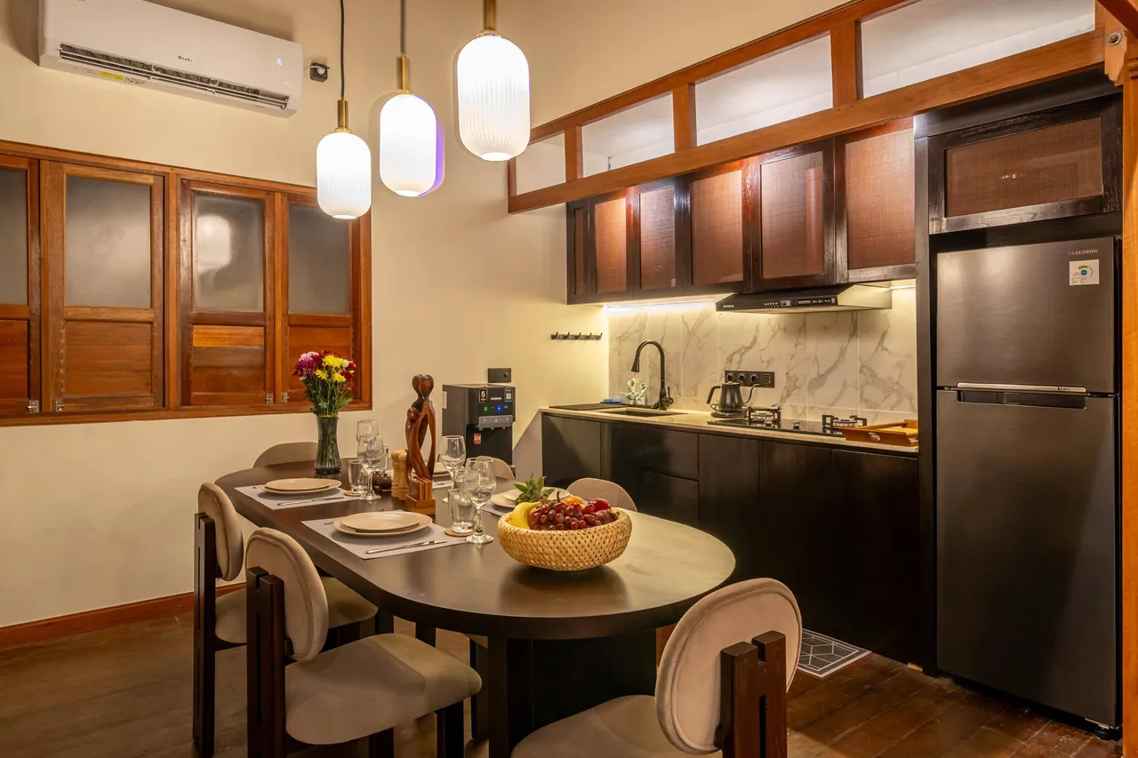 Ubud EcoHouse — Kitchen and dining area