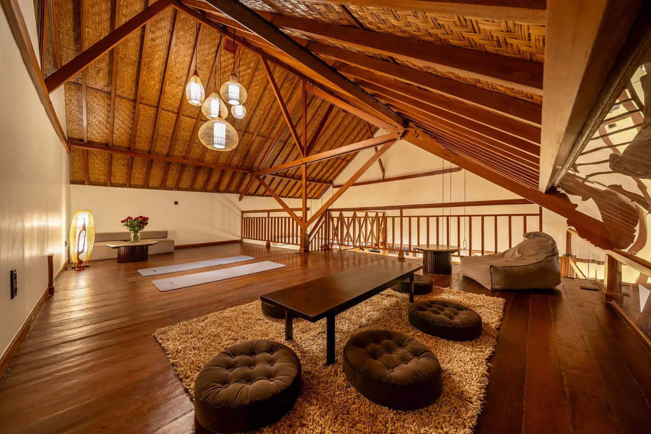 Ubud EcoHouse — Upper level, lounge area